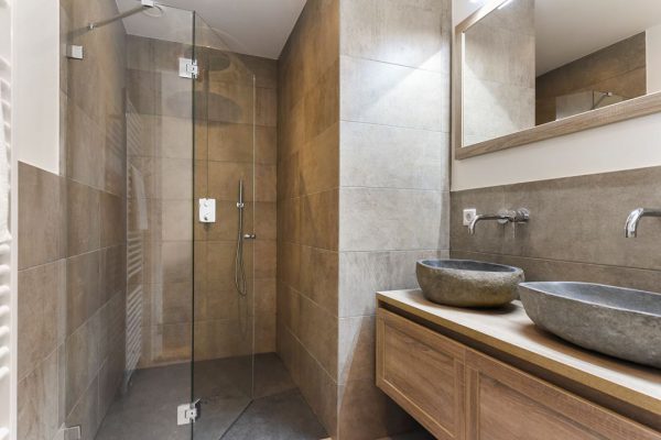 Spanje DHB onderhoud renovatie beheer verbouwing verbouwingen electra metselwerk dakbedekking keuken badkamer